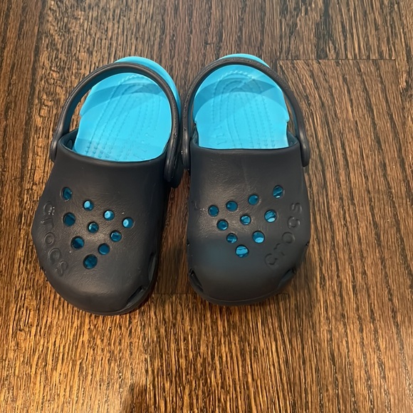 crocs - Picture 3 of 8